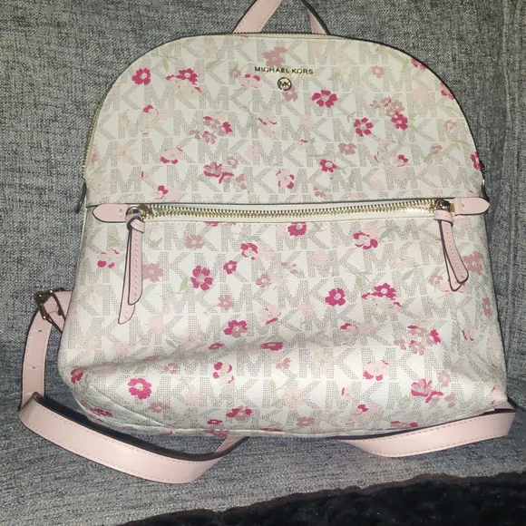 Michael Kors “Dallas” Vanilla Multi Slim Backpack. Amazon.com | Michael Kors Dallas Medium Signature Logo  main image 3